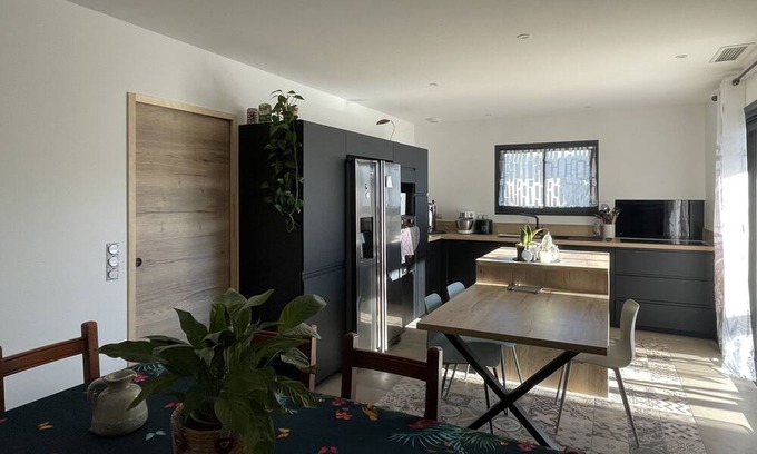 Azur House | Azuria: Cozy Home with Garden and Covered Terrace