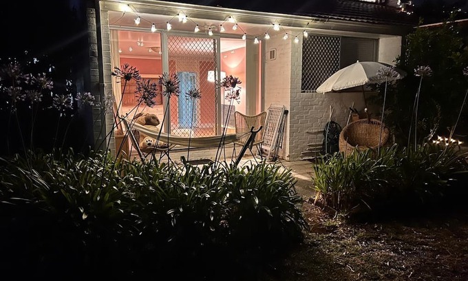 Maylands Apartment | Cozy Apartment by Lake and Swan River - City Oasis