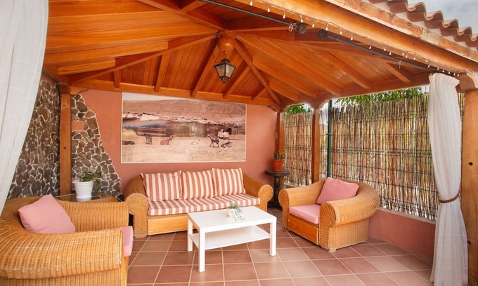 Aguimes Apartment | Villa Paulito El Roque: Relaxing Getaway with Pool & Views