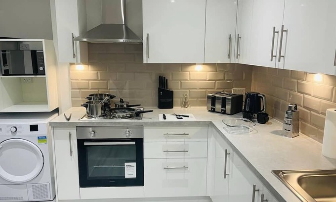 Upper Clapton Apartment | Relaxing Studio Flat at Hackney Studios - Pet Friendly Stay