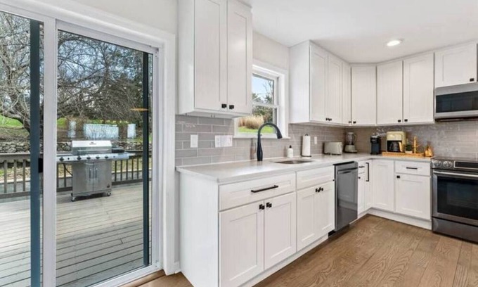 Warwick House | Discover a Modern Countryside Haven in Warwick