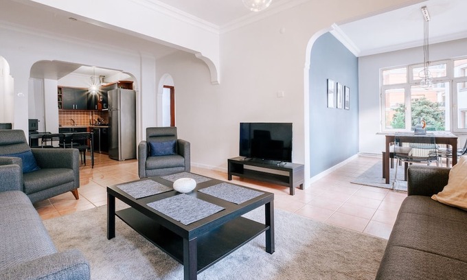 Maltepe Apartment | Flat w Balcony 4 min to Maltepe Coast