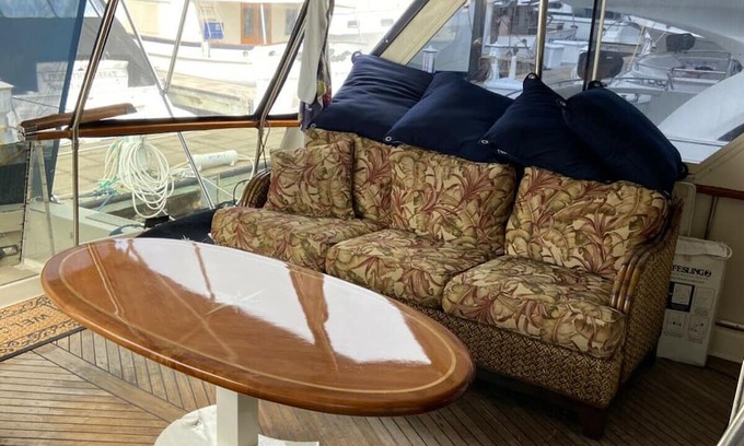 Midtown Boat Rental | Experience the 1983 65-Foot Hatteras Motor Yacht Escape