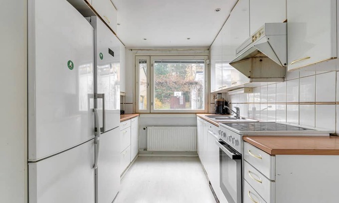 Itainen District House | Cozy Town-house with King Bed, Perfect for Families
