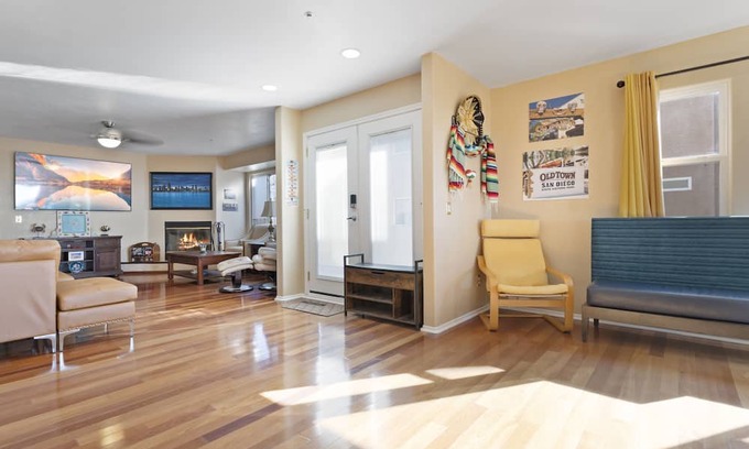 La Presa House | The Sky House, at 800' ASL over San Diego, boasts a 360° panoramic view