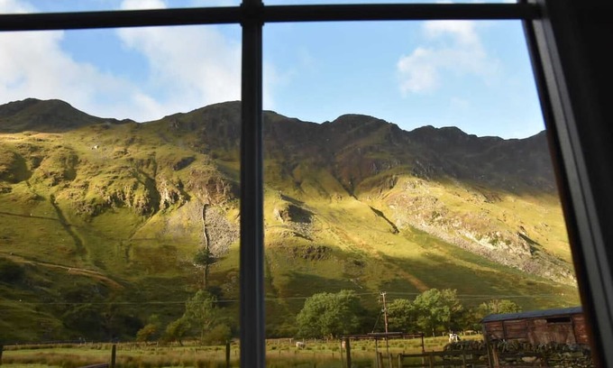 Nant Peris Cottage | Idyllic Welsh Stone Cottage in Iconic Llanberis Pass