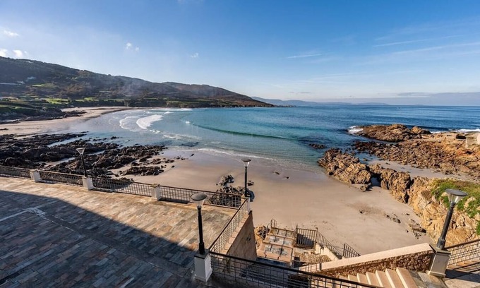 Laracha Apartment | Beachfront Escape: Fee4Me Flat in Caión with Spa & Kitchen