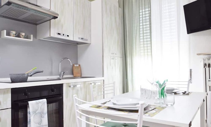 Pavia Apartment | Cozy Escape at Casa Flarer Bilocale with Spa & Breakfast