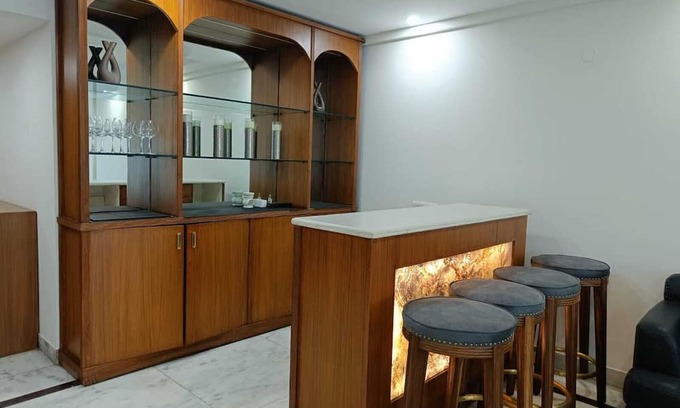 Delhi Apartment | Elegant 3 BHK+Study in Connaught Place with Breakfast