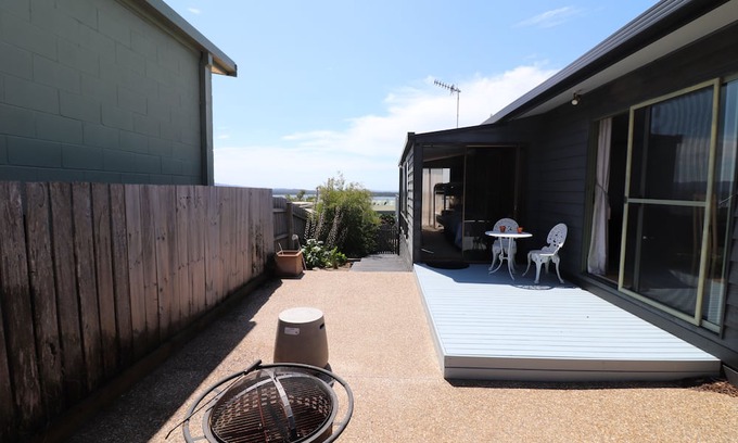 Mallacoota House | 26 Brady Street