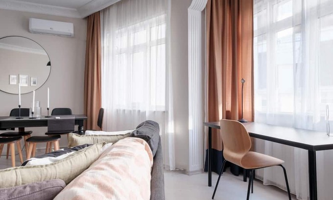 Tophane Apartment | Modern Spacious Flat w Balcony 5 min to Taksim