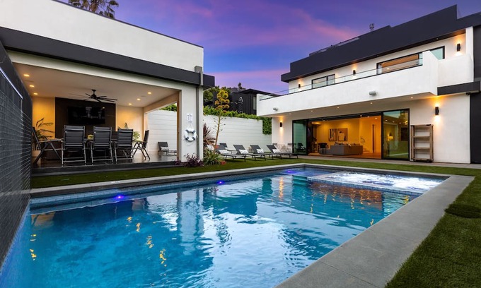 Carthay Circle House | Modern Masterpiece in West Hollywood with Private Pool