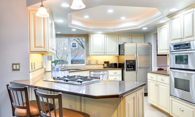 Cedar Hills House | Cozy Portland Retreat with Yard, Deck & Spa Amenities