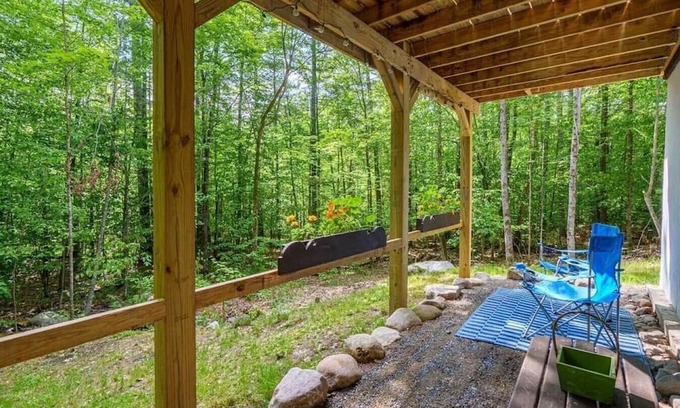 Jay Condo | Cozy 1-Bedroom Efficiency with Kitchen & Family Amenities