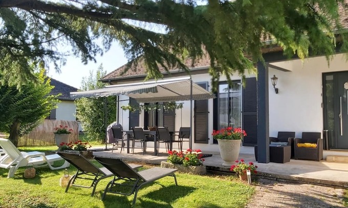 Magny-Fouchard House | Relaxing Retreat at La Petite Orée des Champs with Spa