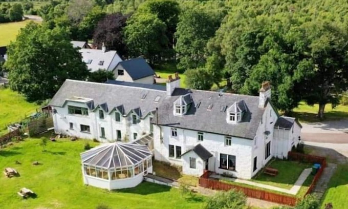 Whiteness Bed & Breakfast | Inchbae Lodge: Family-Friendly Retreat with Breakfast Options