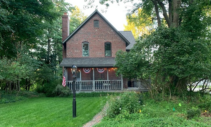 Ludington Cottage | Cozy Cottage with Beach Access to Beautiful Lake Michigan