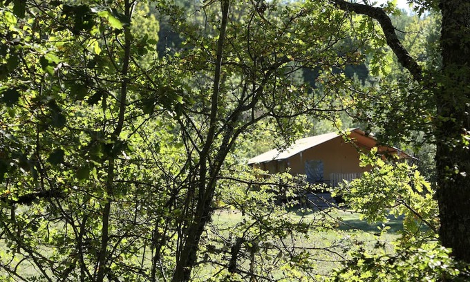 Revest-du-Bion Ski Chalet | Glamping Tent1: wild-life feeling with Provence touch 3 bedrooms (max. 6 guests)