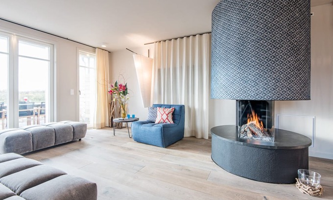 List House | Elevate Your Stay with Ocean View & Private Elevator Access