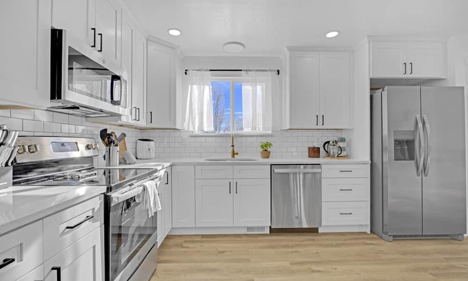 American Fork House | Discover Relaxation at The Snowy Owl with Spa Amenities