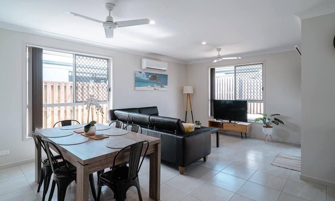 Coomera House | Cosy Home - House up to 8 Guests