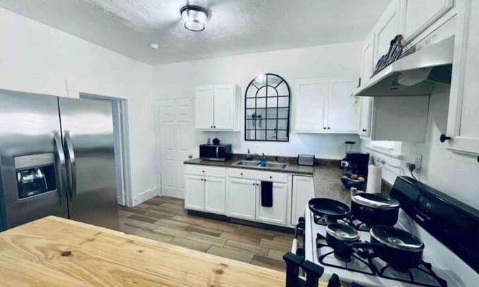 Deming House | Casa Bella - Centrally Located Family-Friendly Retreat