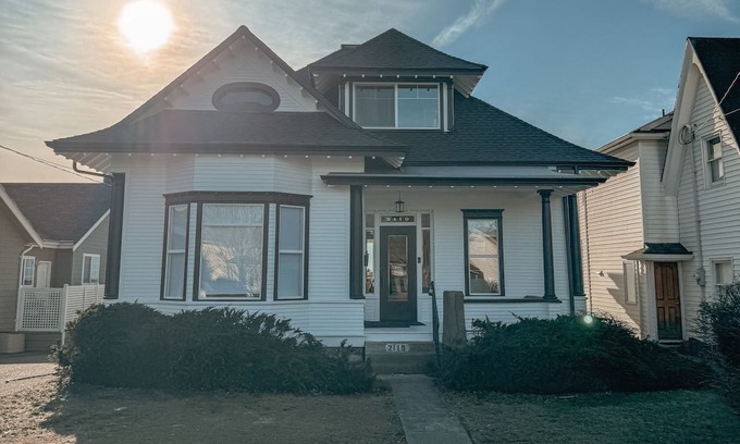 Columbia House | Explore Bellingham: Steps from Downtown and Gorgeous Beaches