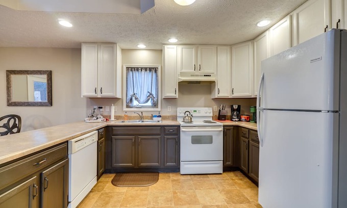 Vonore House | Inviting Vonore A-Frame Chalet: Steps from the Golf Club!