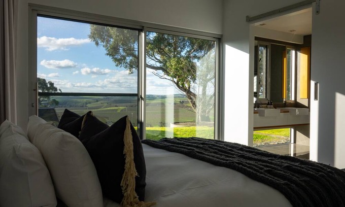 Lyndoch House | Barossa Glasshouse - Idyllic Escape with Breathtaking Views