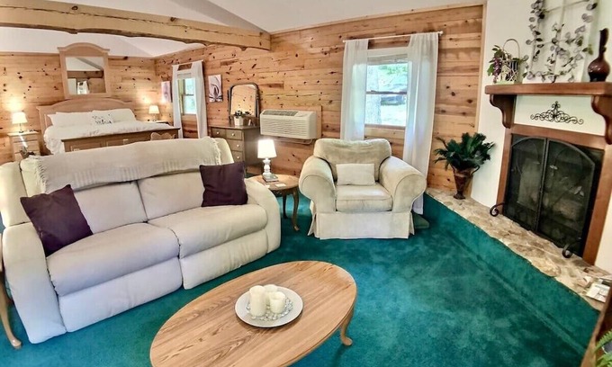 Eureka Springs Cabin | Wisteria Lane 01 Secluded in Ozarks, Large Spa Tub