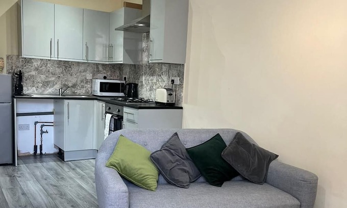 Boleyn House | Cosy 2 Bed House in East Ham