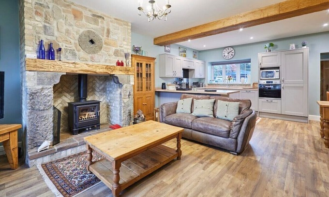 Edmondsley House | Welcoming Butterfly Cottage: Pet-Friendly Getaway Awaits