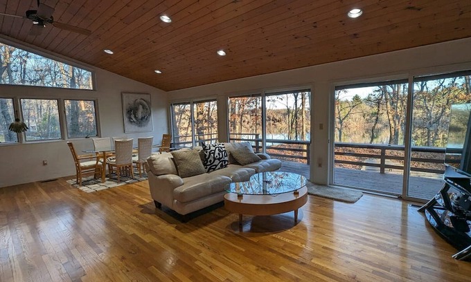 Sharon House | Peaceful Lakefront Retreat with Pool Near Boston & Foxboro