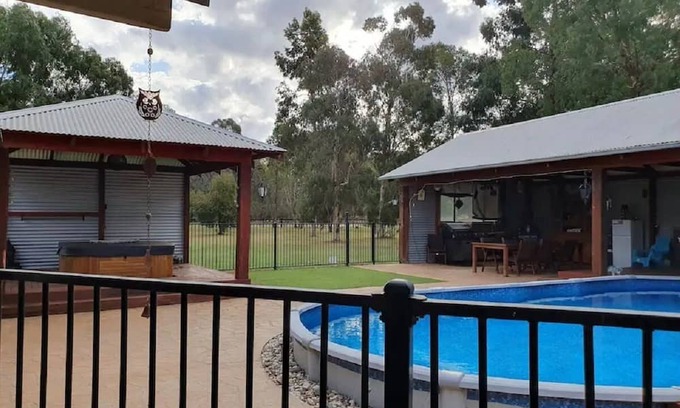 Cobram East House | Cozy Colonial Cottage in Cobram with Pool and Spa