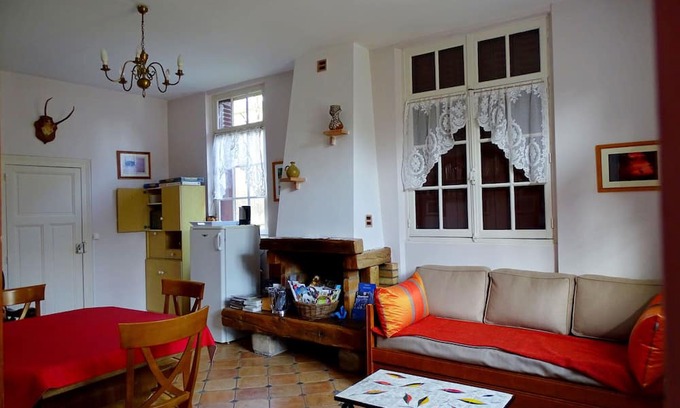 Ligny-le-Ribault Bed & Breakfast | Cozy Guestroom in Ligny-le-Ribault with Spa & Kitchen