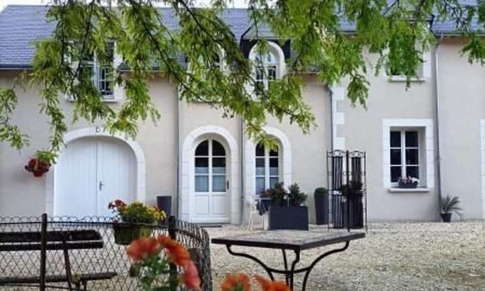 Valencay Bed & Breakfast | Cozy Guestroom Valençay: Ideal Studio for Two Guests