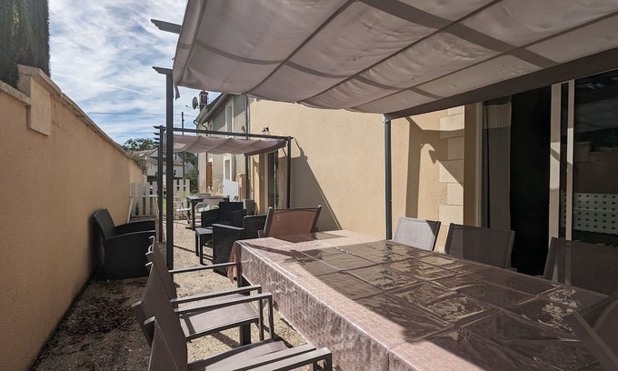 Neuvy-Saint-Sepulchre Bed & Breakfast | Spacious Guestroom in Neuvy-Saint-Sépulchre for Groups
