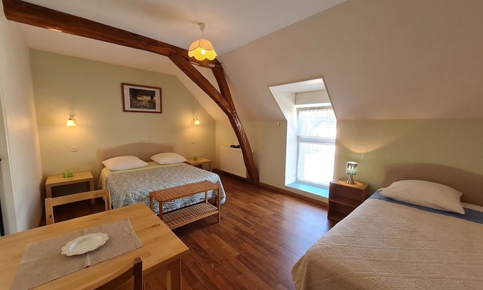 Cravant Bed & Breakfast | Cozy Guestroom Cravant: Ideal Studio Flat for Two