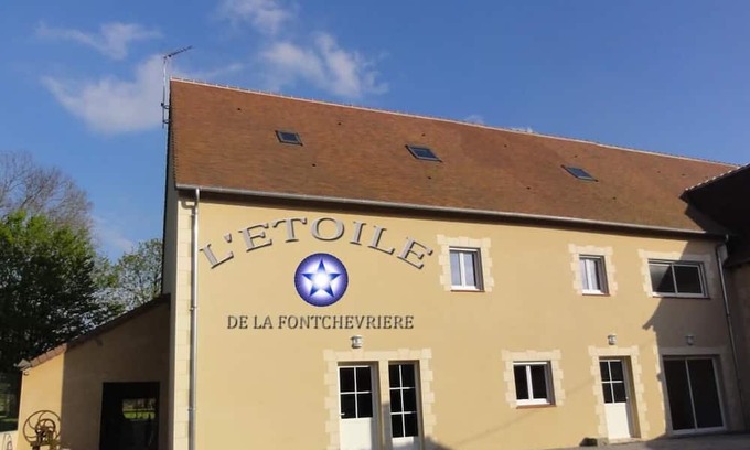 Neuvy-Saint-Sepulchre Bed & Breakfast | Cozy Studio Flat in Neuvy-Saint-Sépulchre for 2 Guests
