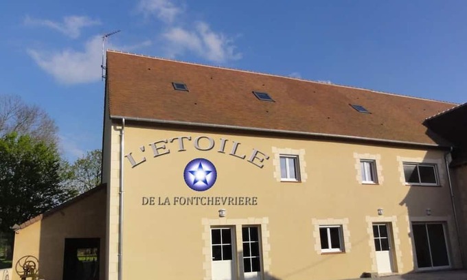 Neuvy-Saint-Sepulchre Bed & Breakfast | Cozy Studio Flat in Neuvy-Saint-Sépulchre for Two
