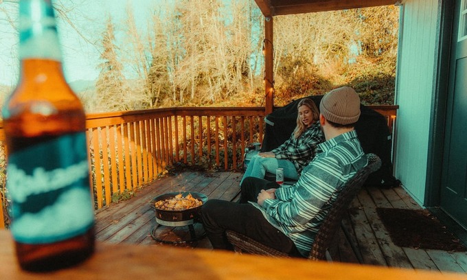 Arlington Cabin | Serene PNW Cabin with Private Pond in Wooded Forest