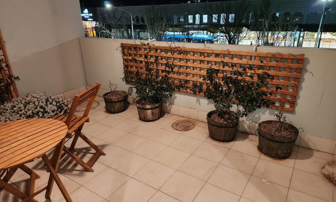 Gungahlin Apartment | Central Gungahlin: Fully Furnished 2 Bedroom Apartment