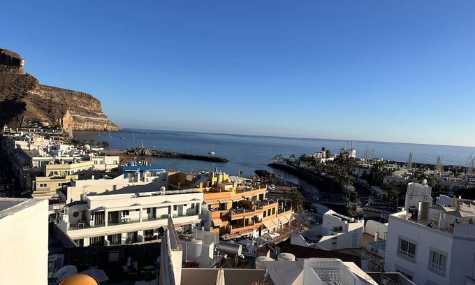 Lomo Quiebre Apartment | Stylish Apartment with Private Balcony and Ocean View