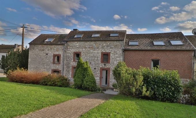 Palenge House | Cozy Holiday Home Palange 11 in Durbuy with Fireplace