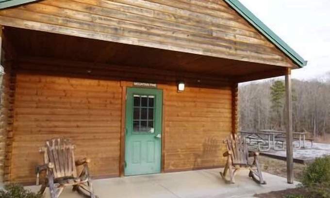 Sunset House | Inviting Mountain Pine Cabin Near Keowee-Toxaway