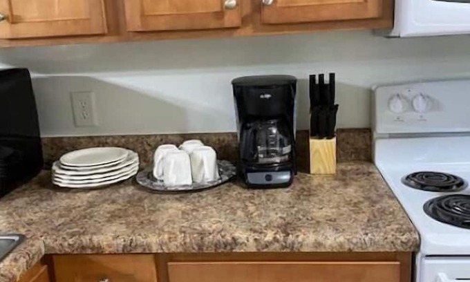 South View Condo | Cozy 2 Bed Condo with Pool in a Prime Location