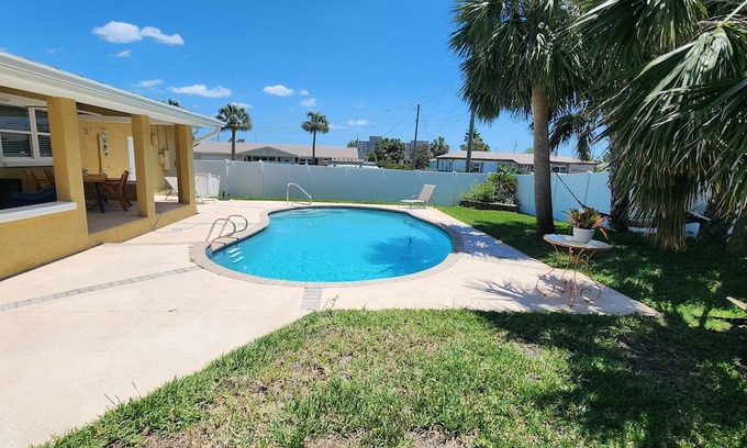 Ormond Shores House | Beachside Pool Retreat: 10/10 Guest Rated, Steps to Ocean