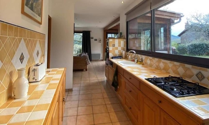 Connac House | Pet-Friendly Getaway at Gîte le Garric - Connac