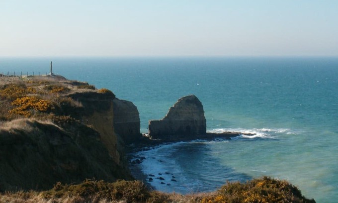 Saint-Laurent-sur-Mer House | Discover Villa Victorine Omaha Beach with Family-Friendly Dining