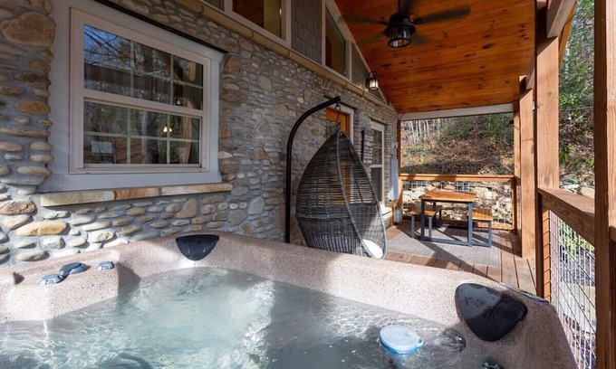 Pittman Center Cabin | 2MilesToNationalPark/15Min2Gatlinburg/FirePit
